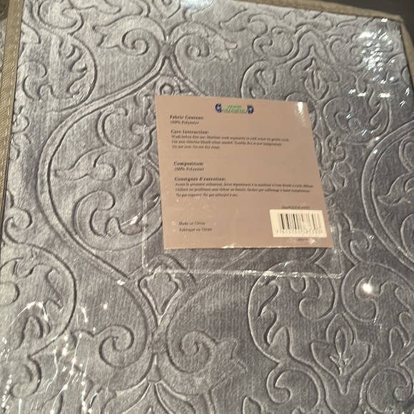 NWT 3D EMBOSSED LUXURY PLUSH BLANKET 🔥🔥 - Picture 5 of 8